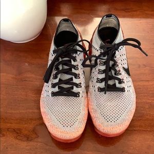 NIKE Vapormax tennis shoe